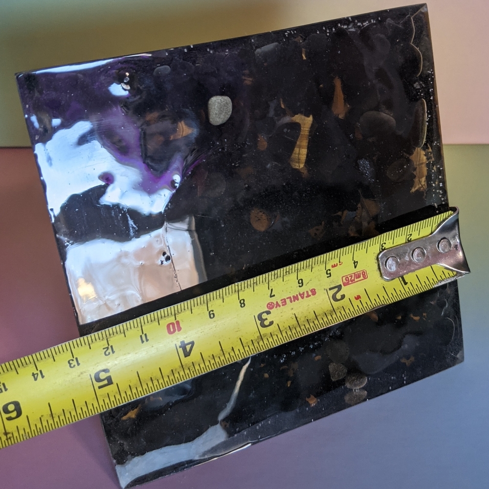 Natural Crystal Stones Resin Pyramid - Picture 9 of 11